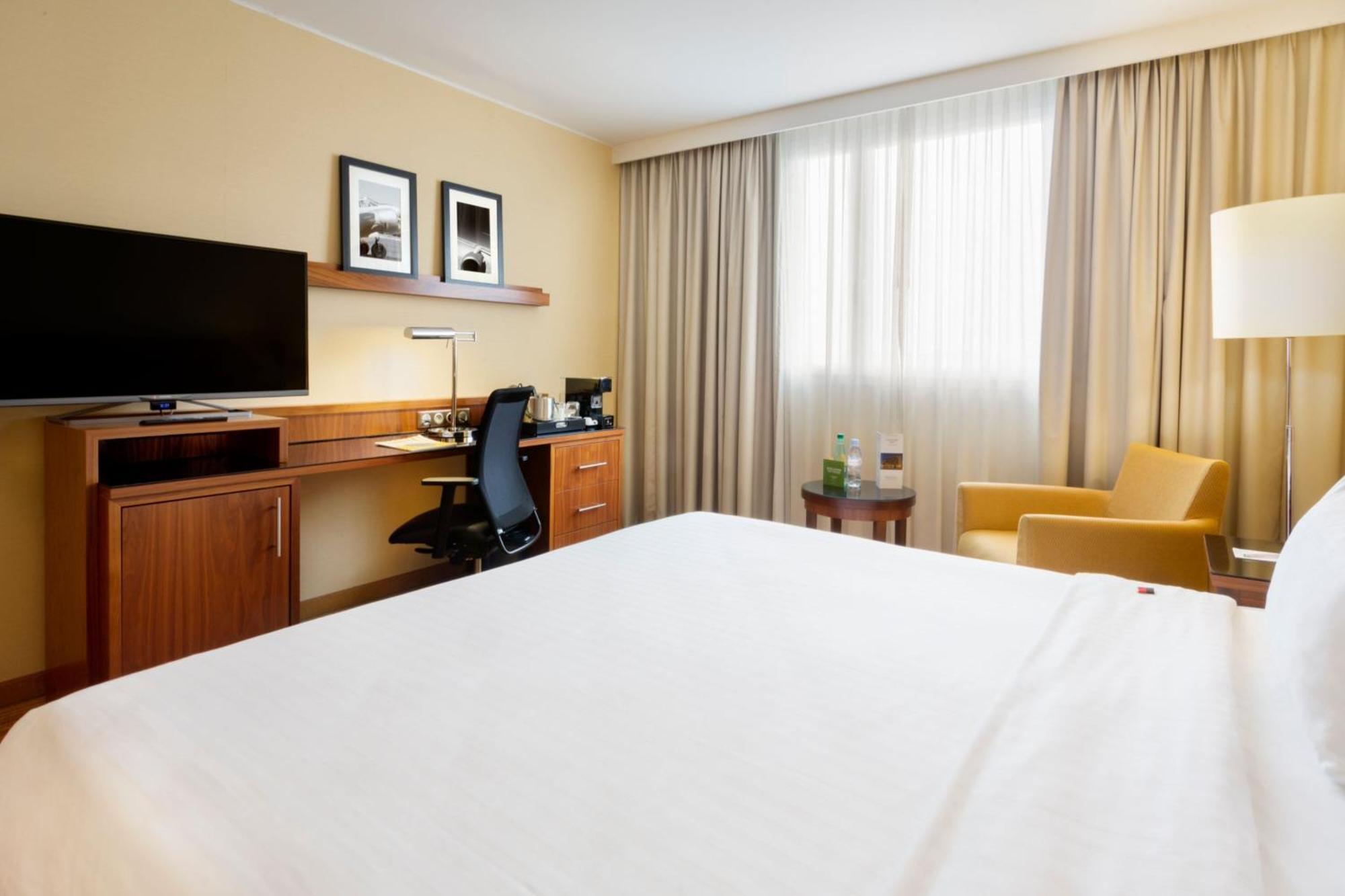 Courtyard By Marriott Toulouse Airport Hotel Esterno foto
